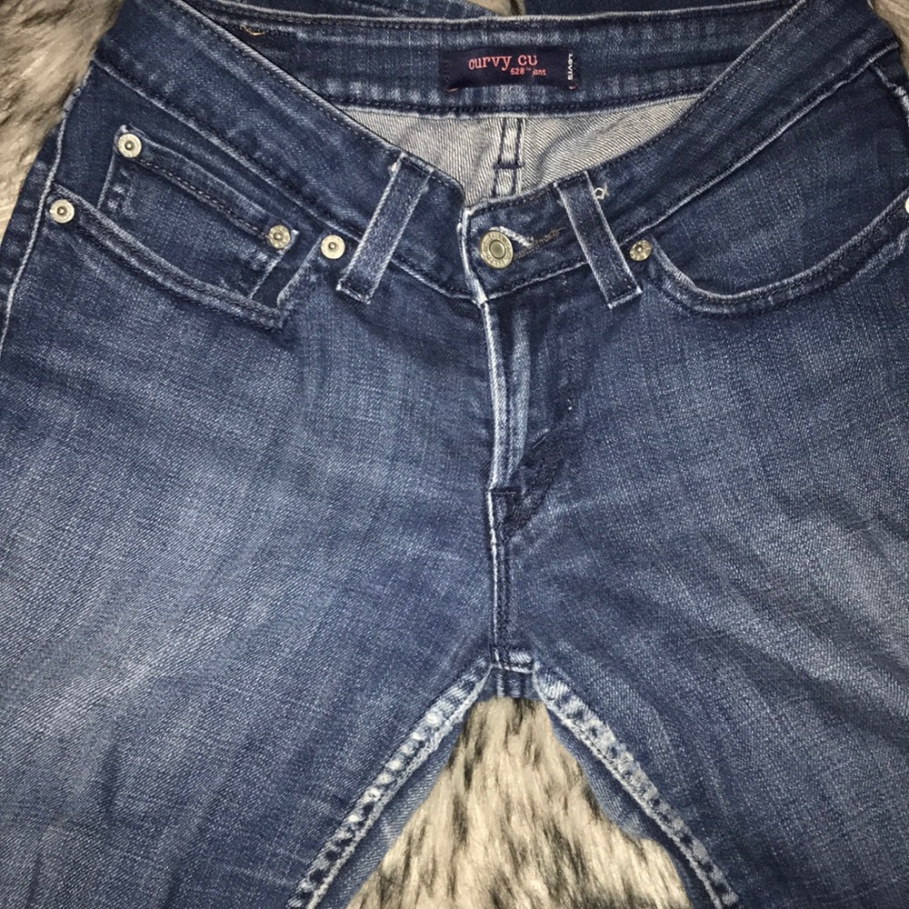 Levis Jeans - Picture 3 of 5